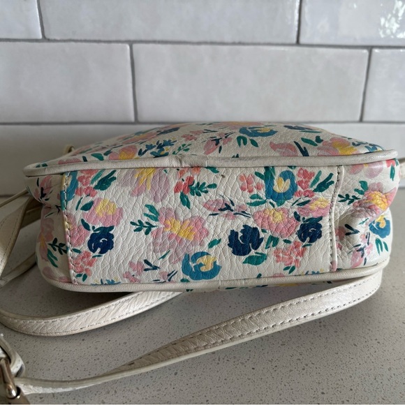 Mark and Graham Essential Camera Zip Crossbody Bag DITSY FLORAL FLOWER M… - Picture 7 of 10